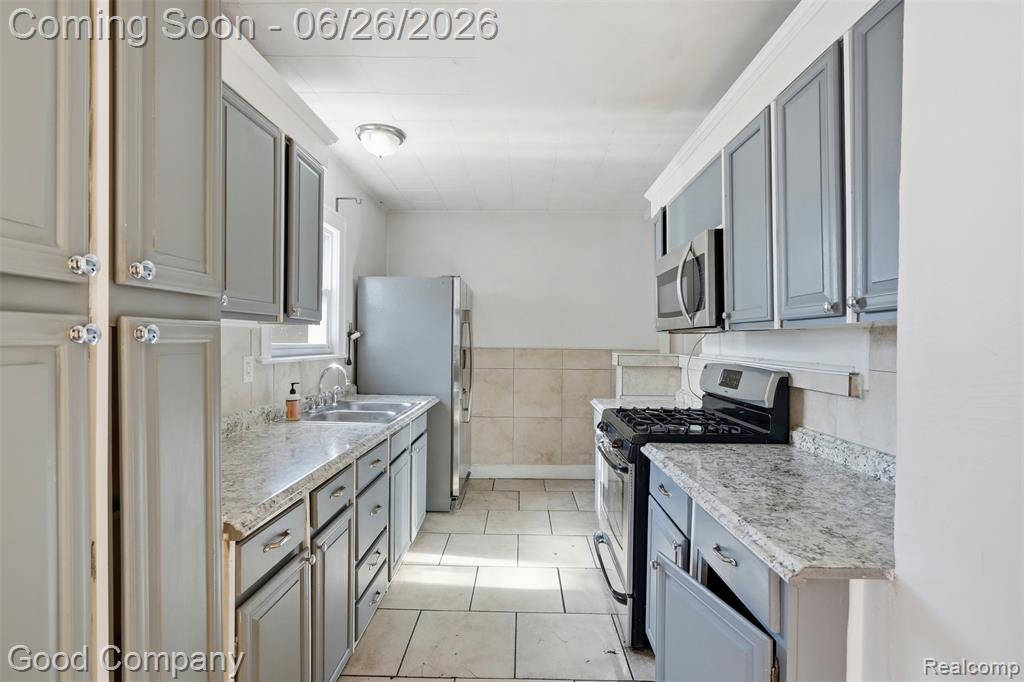 520 E Muir Avenue, Hazel Park, MI 48030 — Photo 10