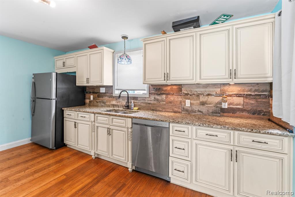 745 N Calhoun Street, Lapeer, MI 48446 — Photo 6
