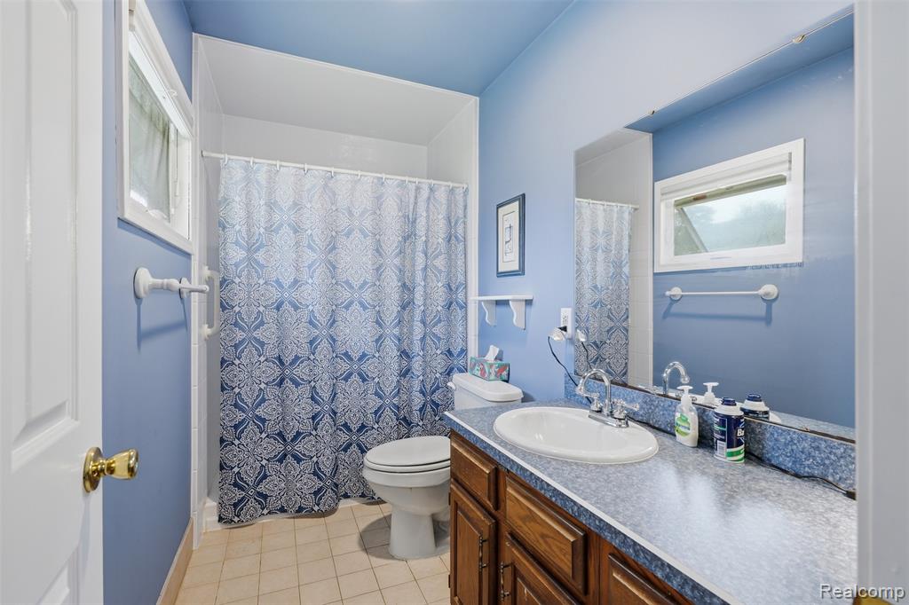 2482 Valley Lane Drive, Grand Blanc, MI 48439 — Photo 29