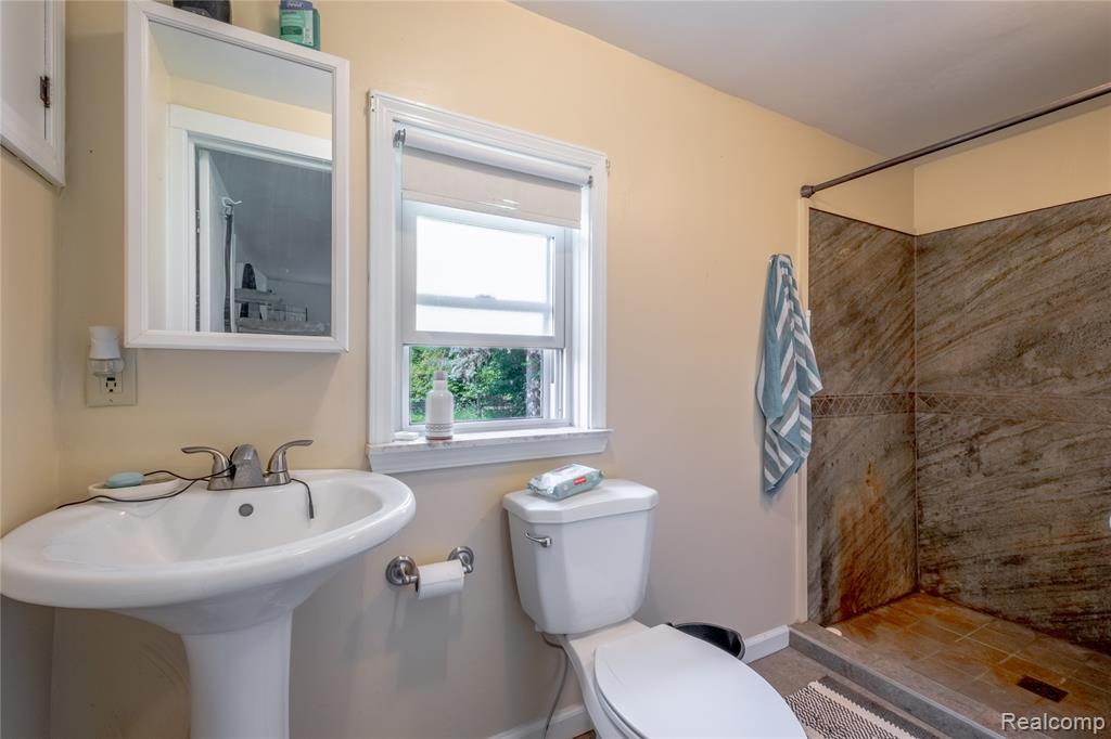 5384 Silverton Drive, Grand Blanc, MI 48439 — Photo 23