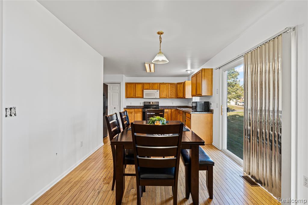 805 Columbia Drive, Flint, MI 48503 — Photo 17