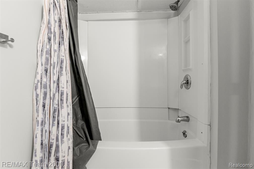 21717 Hildebrandt Drive, Flat Rock, MI 48134 — Photo 39