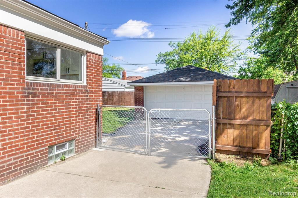 24865 Ridgecroft Avenue, Eastpointe, MI 48021 — Photo 27