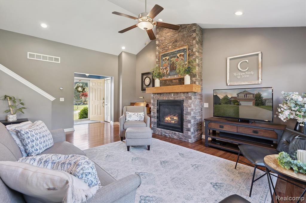 7056 Glenmeadow Court, Grand Blanc, MI 48439 — Photo 13