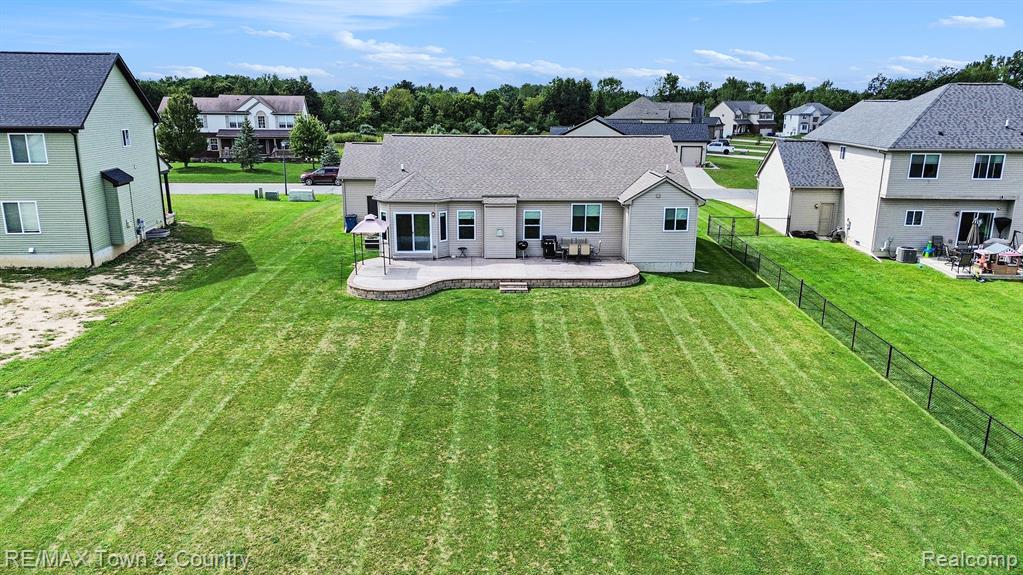1535 Woodlake Lane, Grand Blanc, MI 48439 — Photo 34