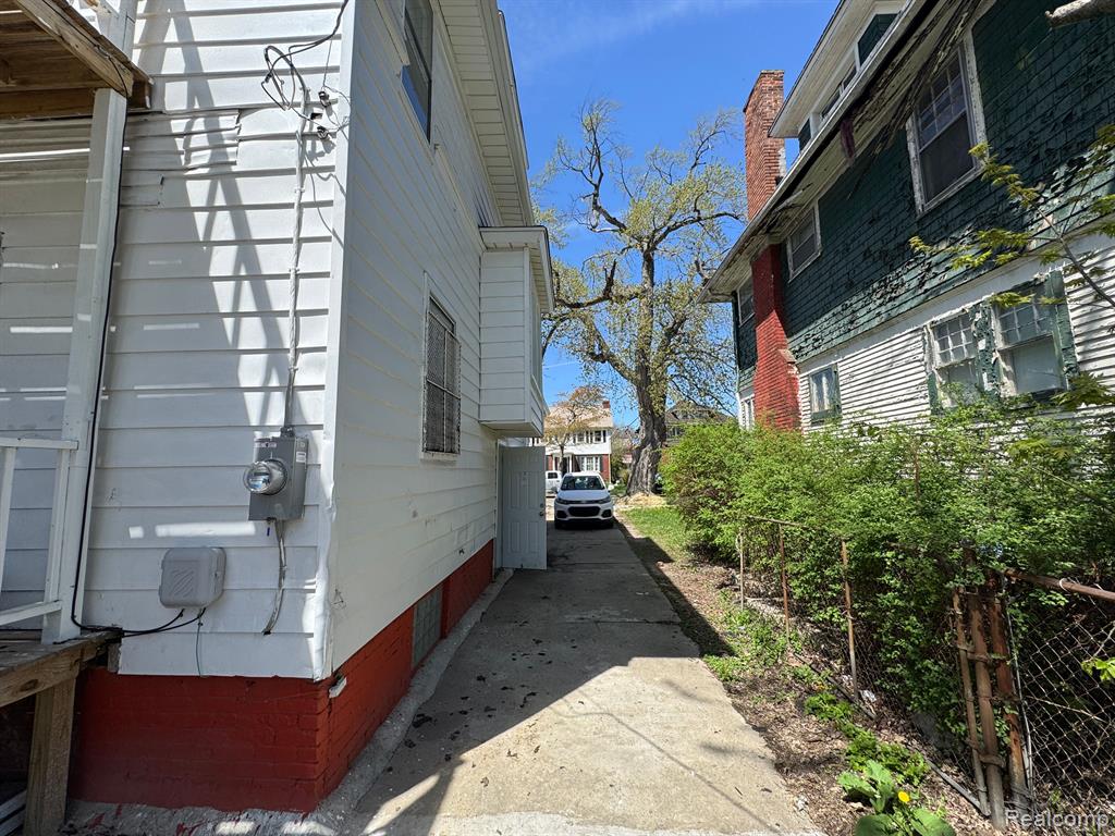 879 WEBB Street, Detroit, MI 48202 — Photo 21