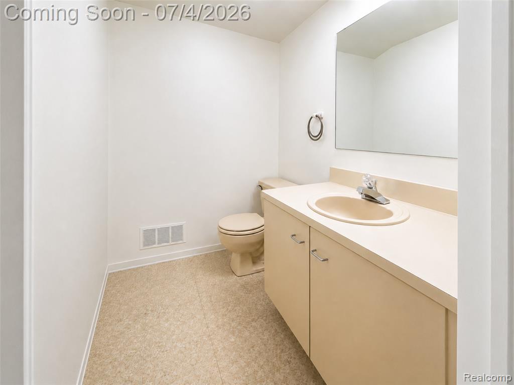 754 Ashley Circle, Rochester Hills, MI 48307 — Photo 31