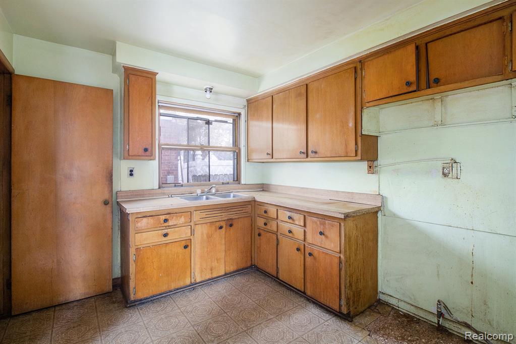 7483 Mettetal Street, Detroit, MI 48228 — Photo 9