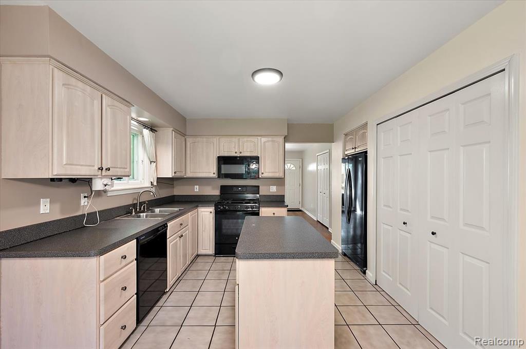 8809 Arlington Street, White Lake, MI — Photo 24