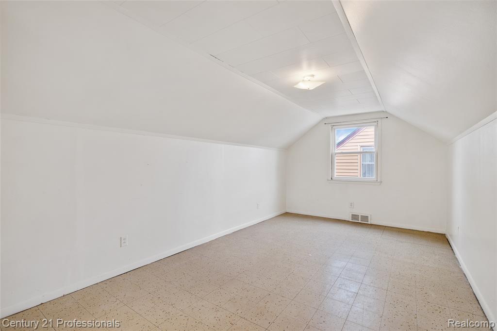 6953 N Vernon Street, Dearborn Heights, MI 48127 — Photo 16