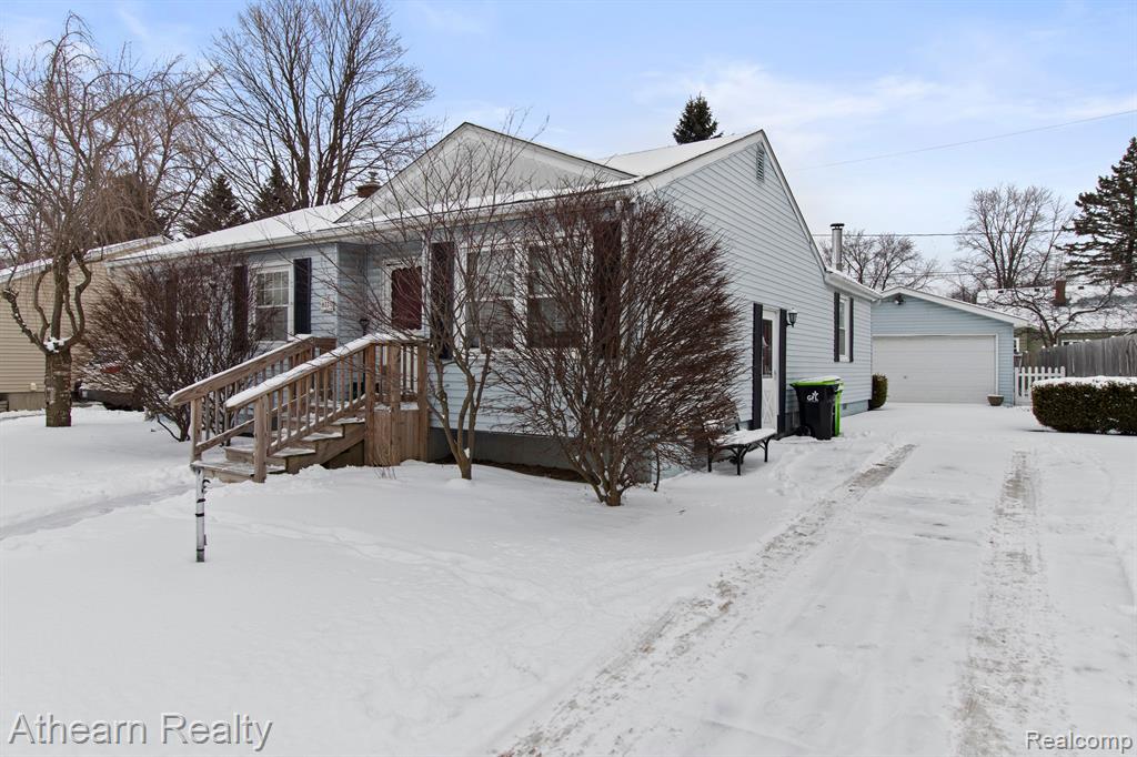 822 SOUTHWOOD Drive, Fenton, MI 48430 — Photo 2