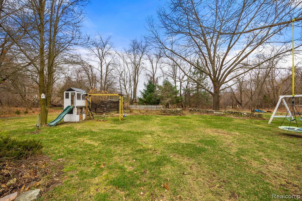 9043 Woods Edge Drive, Commerce Twp, MI 48382 — Photo 50