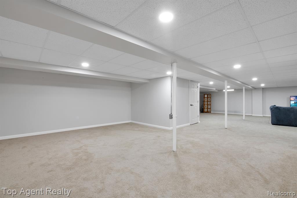 42185 KINGSLEY Drive, Clinton Twp, MI 48038 — Photo 22