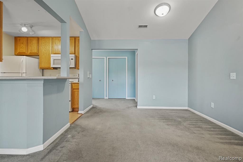 864 Amanda Lane, Pontiac, MI 48340 — Photo 9