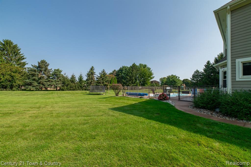 914 SHREWSBURY Drive, Clarkston, MI 48348 — Photo 52