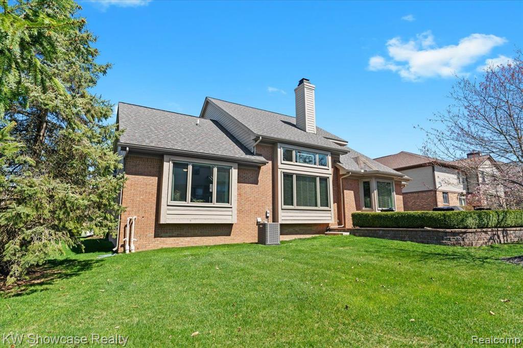 54771 GRENELEFE Circle E, South Lyon, MI 48178 — Photo 37
