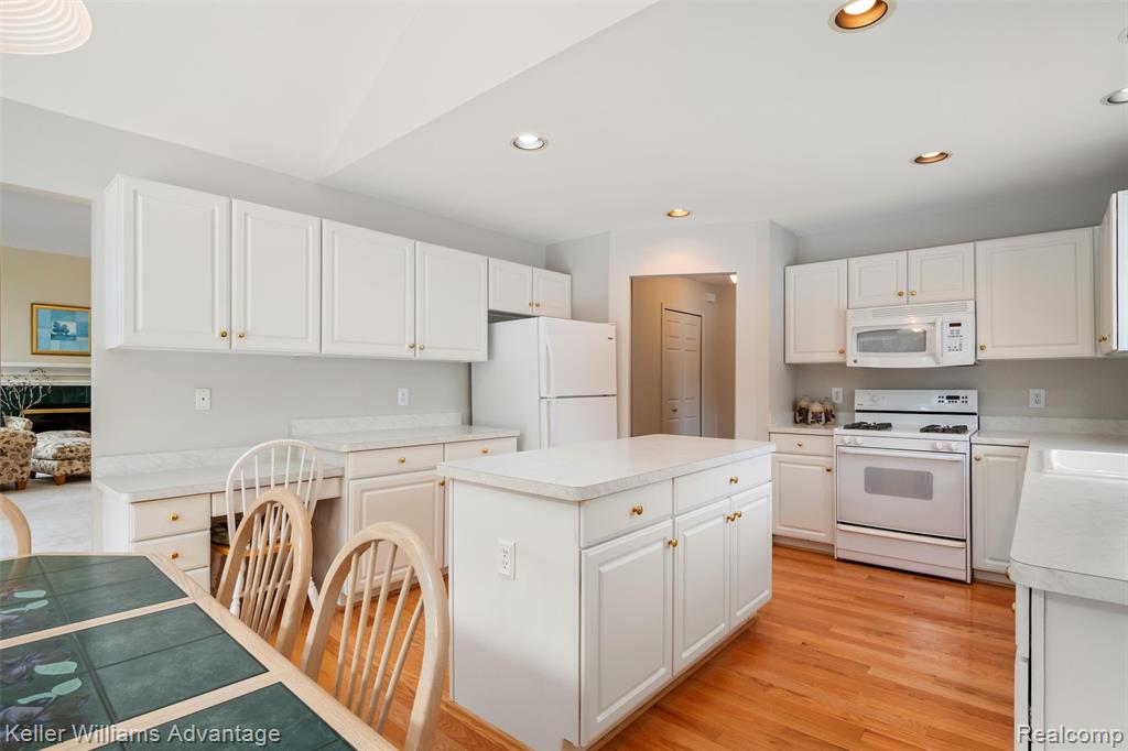 2850 Santia Drive, Troy, MI, 48085