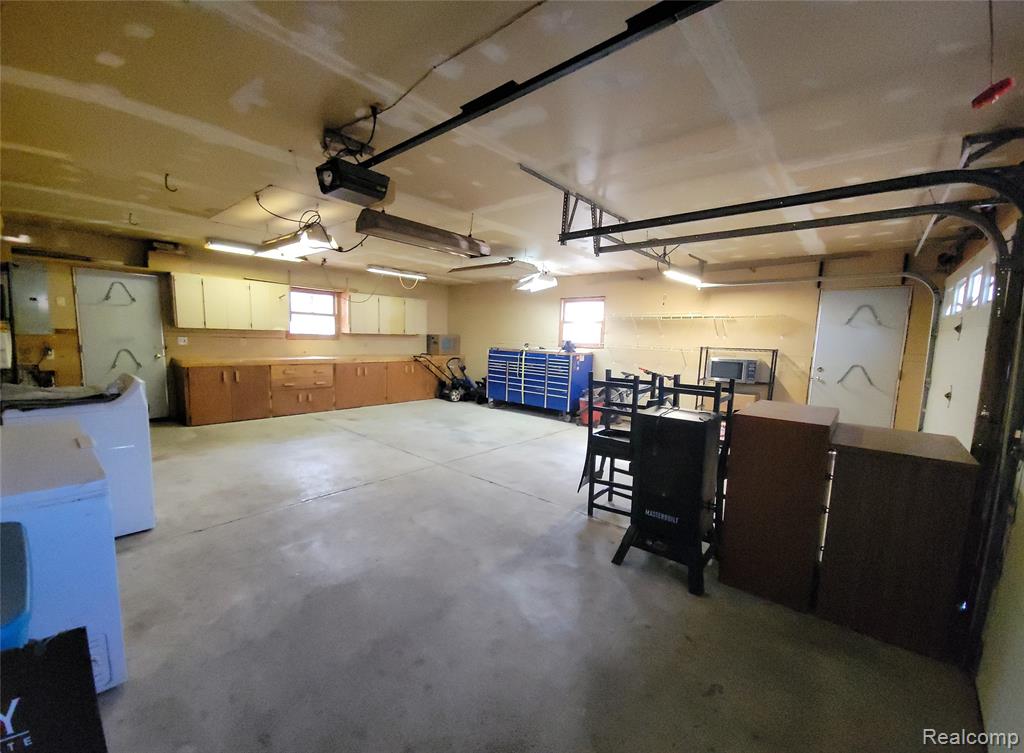890 Tyrone Avenue, Waterford, MI 48328 — Photo 20