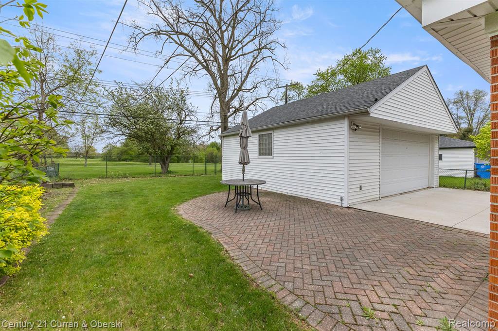 7484 N CHARLESWORTH Street, Dearborn Heights, MI 48127 — Photo 43