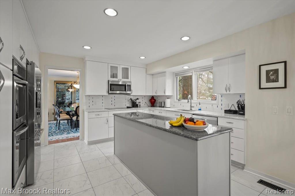 6362 CHARLES Drive, West Bloomfield, MI — Photo 15