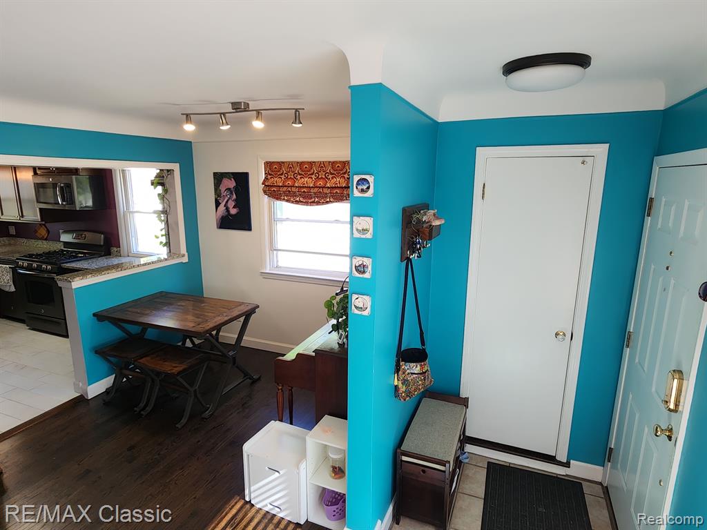 621 SYMES Avenue, Royal Oak, MI 48067 — Photo 2