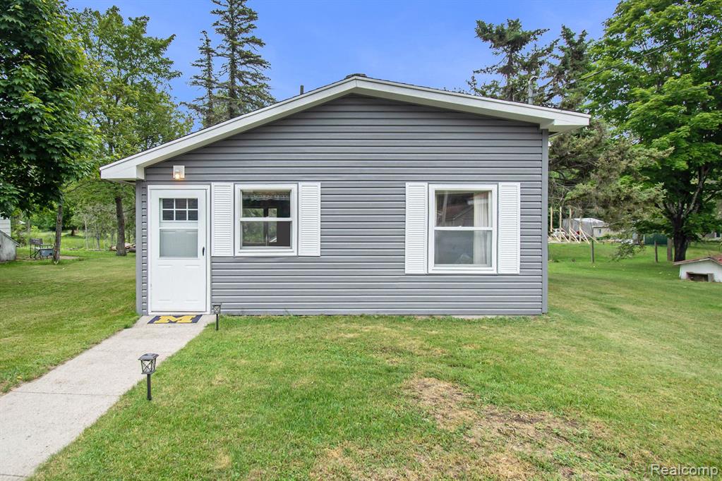 6954 LAKEVIEW Drive, Hubbard Lake, MI 49747 — front exterior