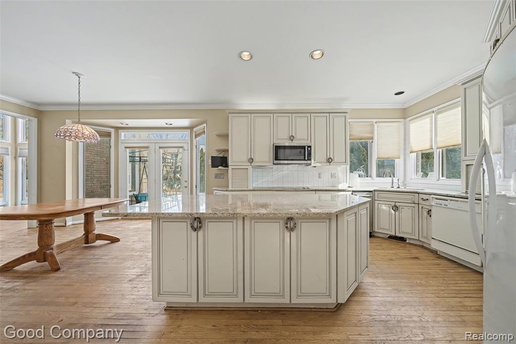 41714 Dukesbury Court, Novi, MI — Photo 3