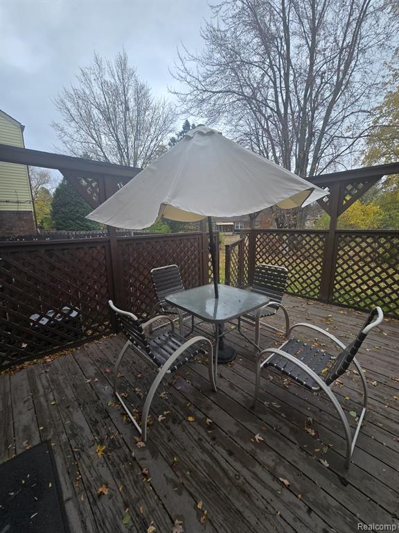 8410 HICKORY DR Drive, Sterling Heights, MI 48312 — Photo 10