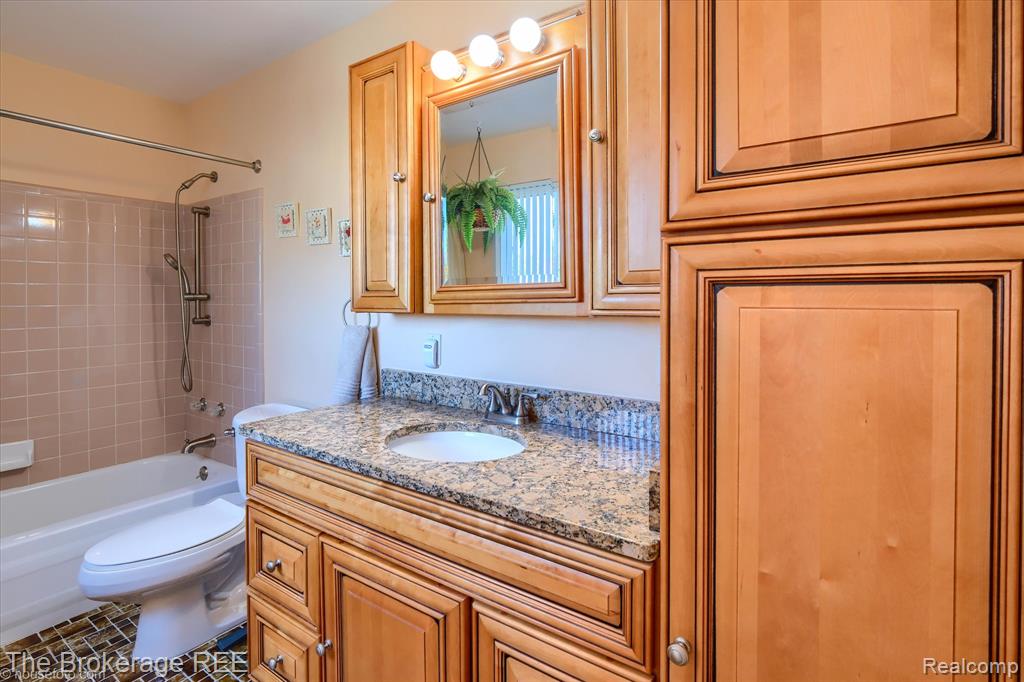 9538 Fenhill Drive, Grand Blanc, MI 48439 — Photo 38