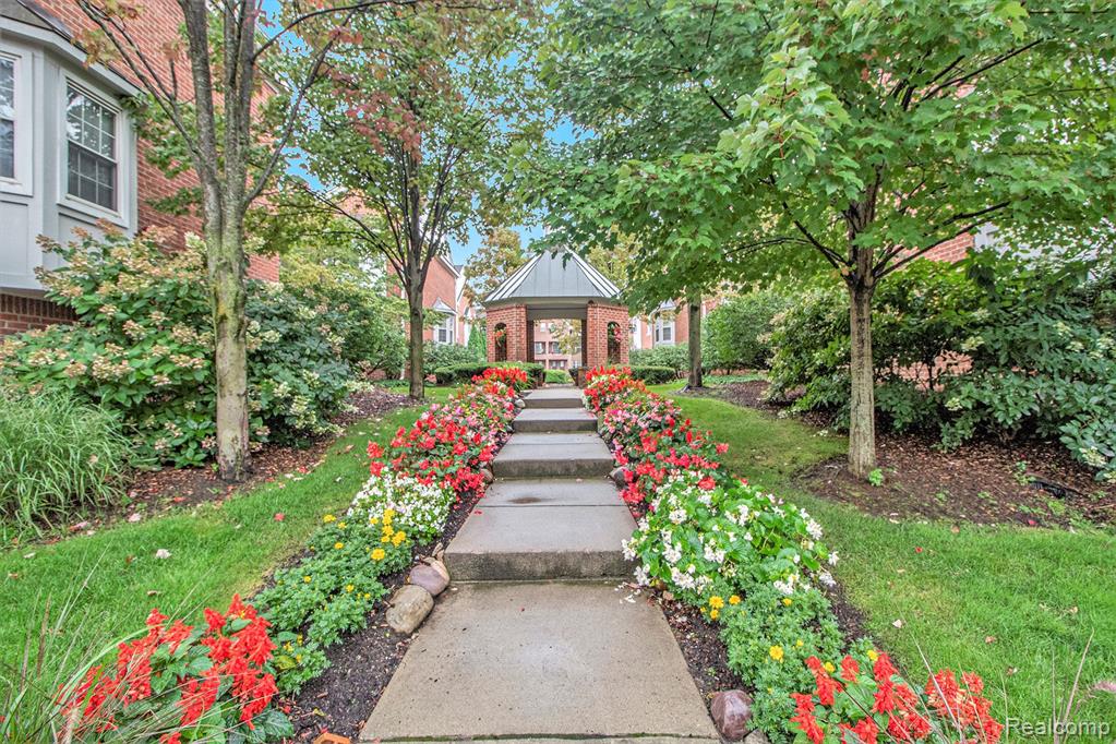 131 W KENILWORTH Avenue, Royal Oak, MI 48067 — Photo 26