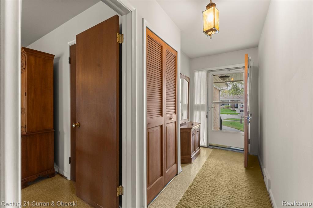 716 N CHARLESWORTH Street, Dearborn Heights, MI 48127 — Photo 5