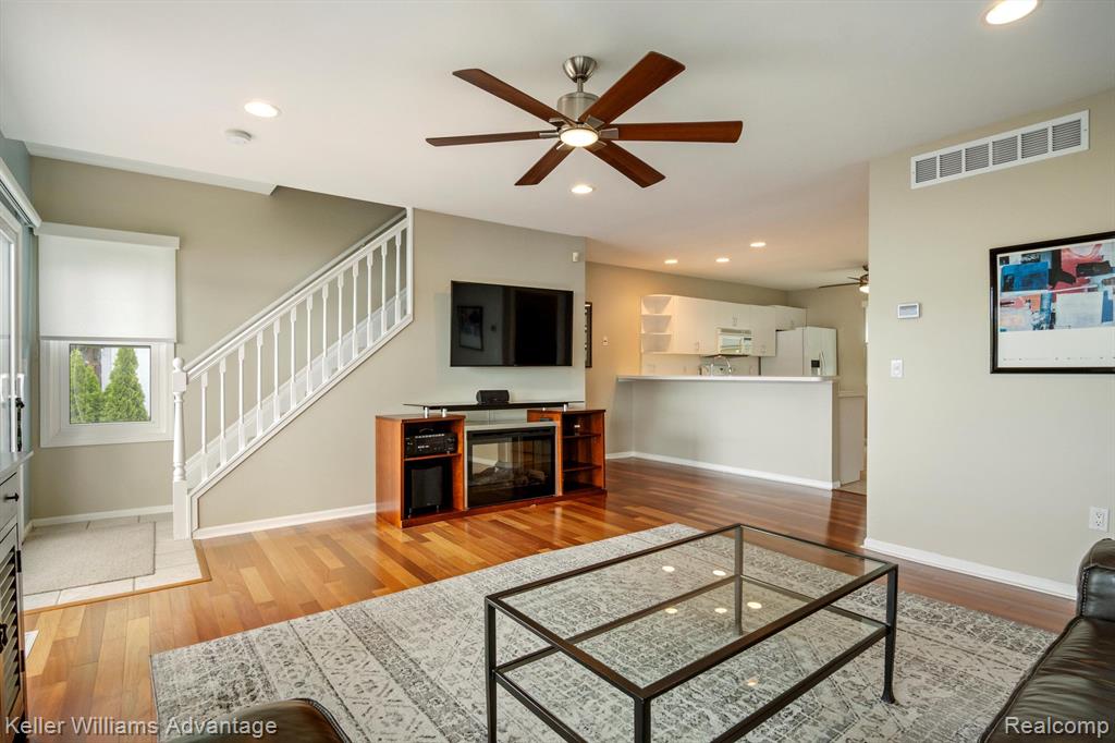 8518 CASCADE Street, Commerce Twp, MI 48382 — Photo 9