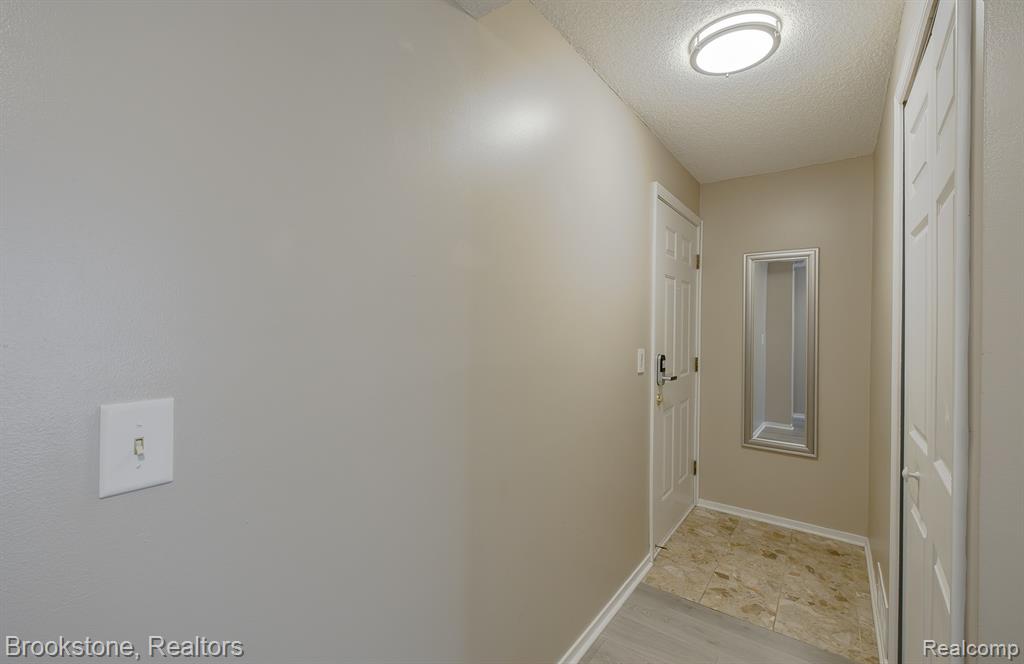 5078 Harbor Oak Drive, 40, Waterford, MI 48329 — Photo 7