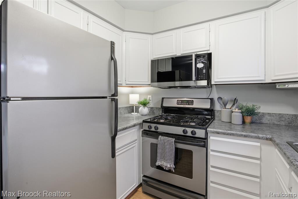 2846 Bombridge Court, Ann Arbor, MI 48104 — Photo 17