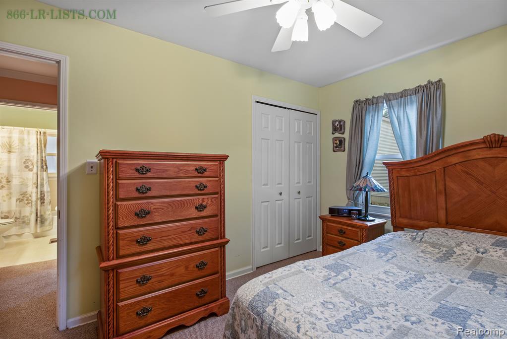 566 BAGLEY Street, Lake Orion, MI 48362 — Photo 11