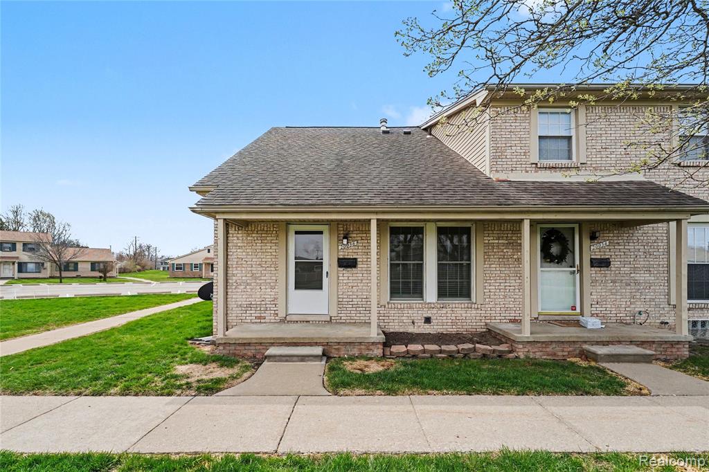 20036 Village Green Court, Brownstown, MI 48183