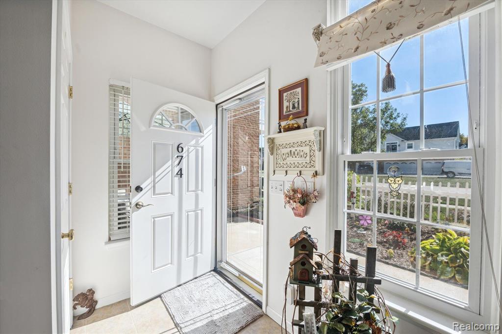 674 OLDE ENGLISH Circle, Howell, MI 48855 — Photo 5