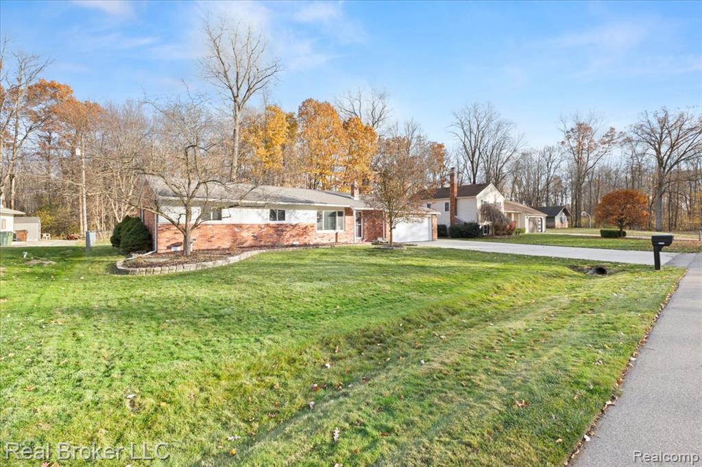 52048 Brentwood Drive, Shelby Twp, MI 48316 — Photo 4