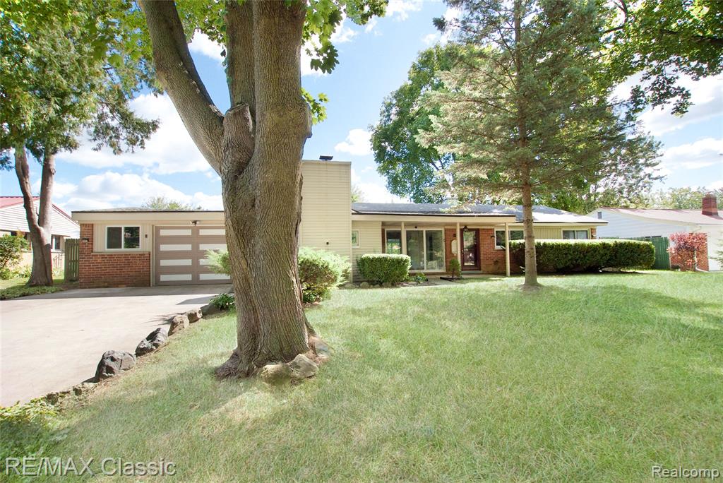 4836 Sundew Street, Commerce Twp, MI 48382 — Photo 3