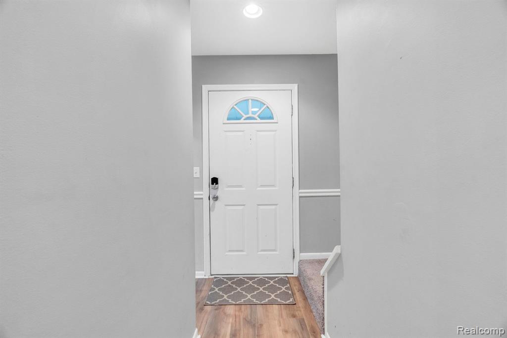 310 AIRPORT Drive, Holly, MI 48442 — Photo 8