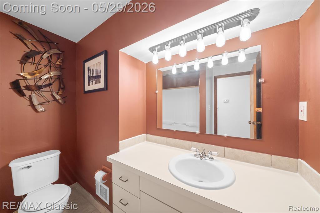 15586 Oakbrook Street, Romulus, MI 48174 — Photo 17