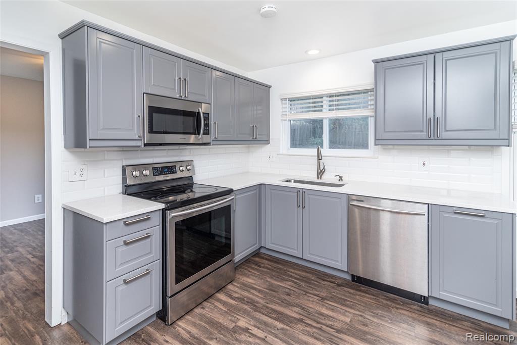 41975 Cherry Hill Road, Novi, MI — Photo 12