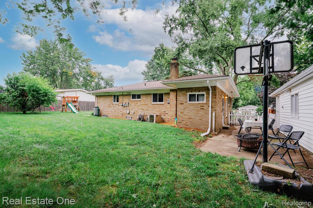 52471 Ihla Street, Shelby Twp, MI 48316 — Photo 33