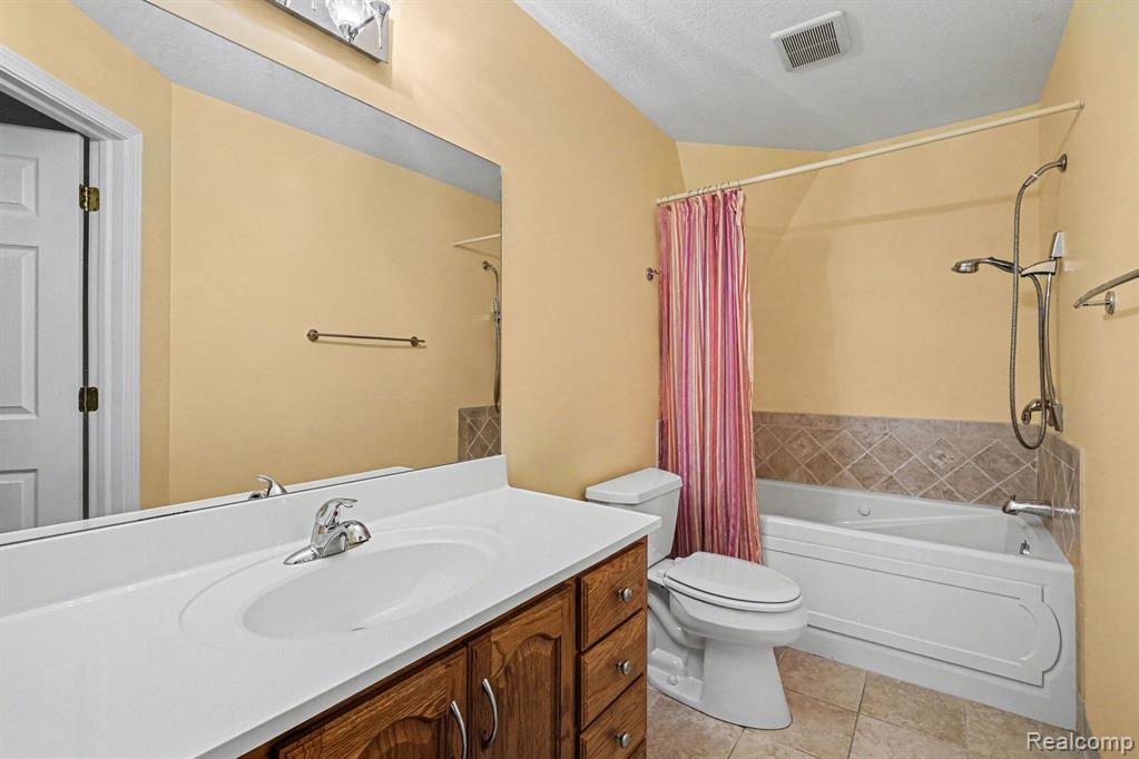 1136 Jenna Drive, Davison, MI 48423 — Photo 18
