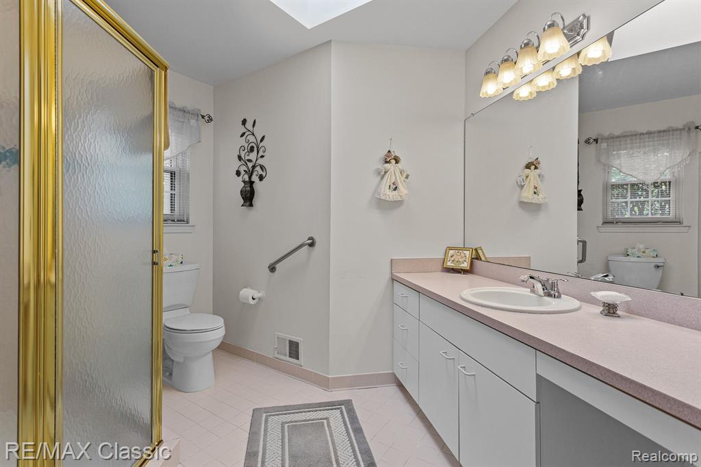 38360 Chessington, Farmington Hills, MI 48331 — Photo 17