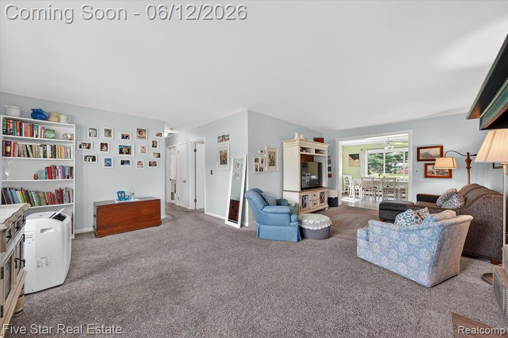 82 E Hurst Drive, Troy, MI 48085 — Photo 7