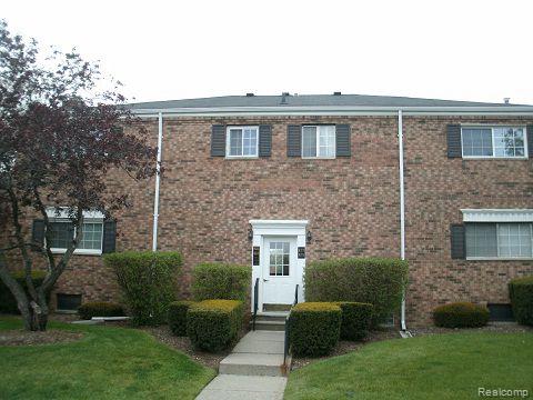 633 E FOX HILLS Drive, Bloomfield Hills, MI 48304 — front exterior