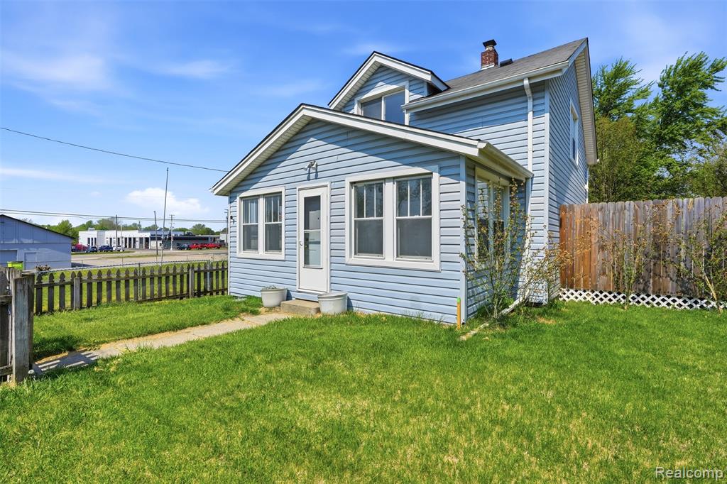 635 Lounsbury Avenue, Pontiac, MI 48340 — Photo 2
