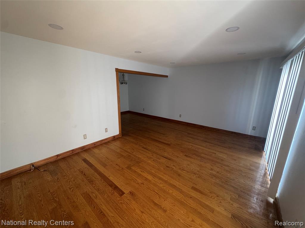 8514 Hampshire Drive, Sterling Heights, MI 48313 — Photo 3