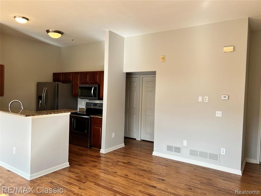 39773 ROCKCREST Circle, Northville, MI — Photo 4